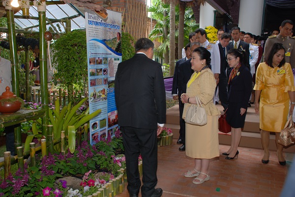 พระเจ้าวรวงศ์เธอ พระองค์เจ้าโสมสวลี พระวรราชาทินัดดามาตุ เสด็จทรงเปิดงาน โครงการหลวง 2557