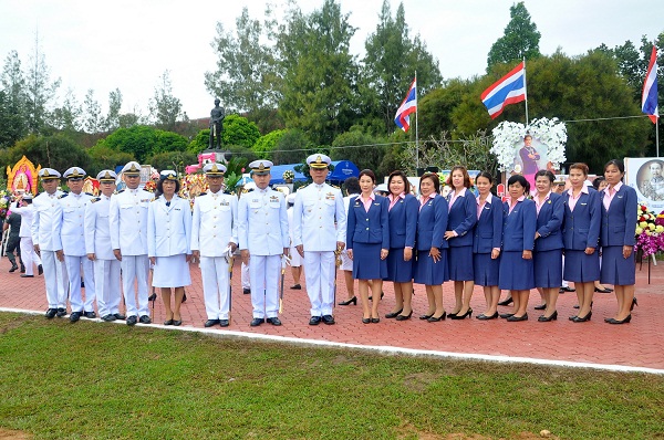 ข้าราชการสังกัดกองบิน ๔๑ และสมาชิกชมรมแม่บ้านทหารอากาศกองบิน ๔๑ เข้าร่วมประกอบพิธีวันปิยะมหาราช ประจำปี ๒๕๕๖