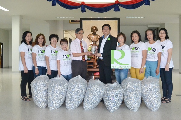 โรบินสัน เชียงใหม่ เชิญชวนพนักงานร่วมช่วยเหลือสังคมด้วยการบริจาคจุกขวดน้ำดื่ม มอบให้กับมูลนิธิขาเทียมฯ เพื่อช่วยเหลือผู้พิการที่ยากไร้ทั่วประเทศ