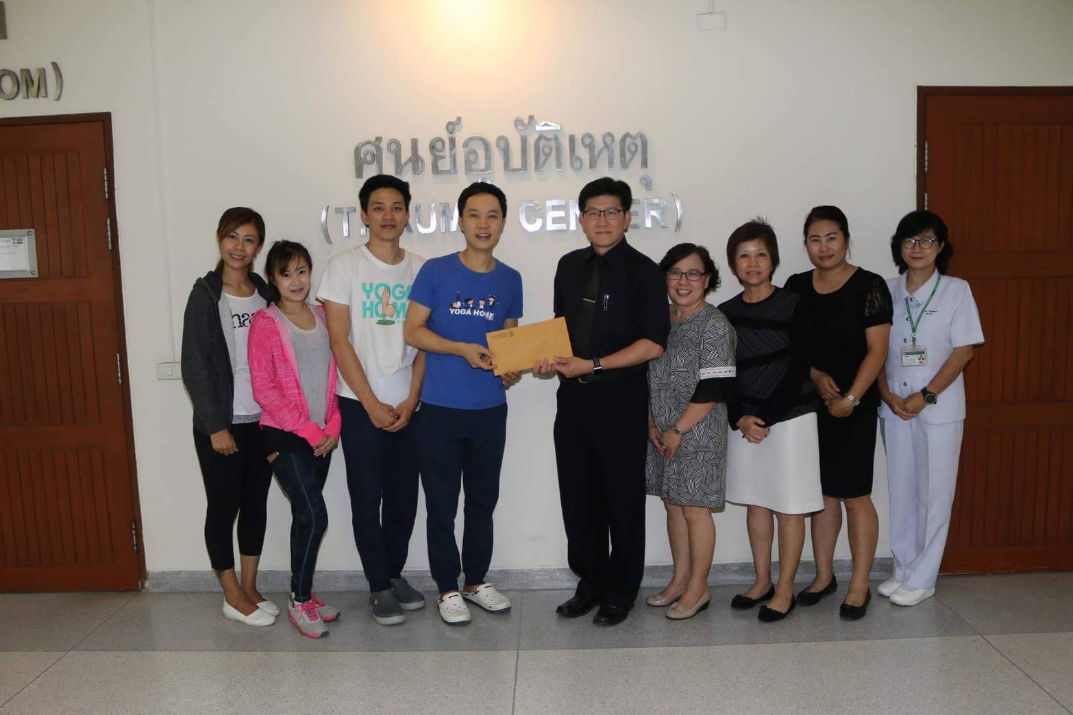 สตูดิโอโยคะ โฮม มอบเงินบริจาคสมทบทุนเพื่อผู้ป่วยอุบัติเหตุในมูลนิธิโรงพยาบาลสวนดอก คณะแพทยศาสตร์ มช.