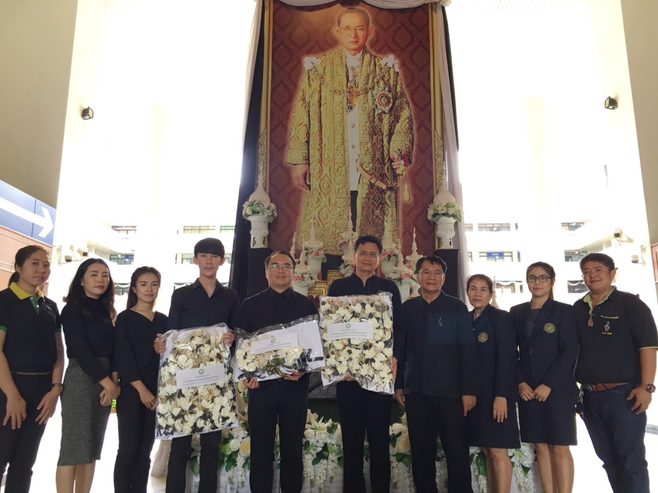 หนึ่งในดวงใจเพื่อถวายพ่อหลวง