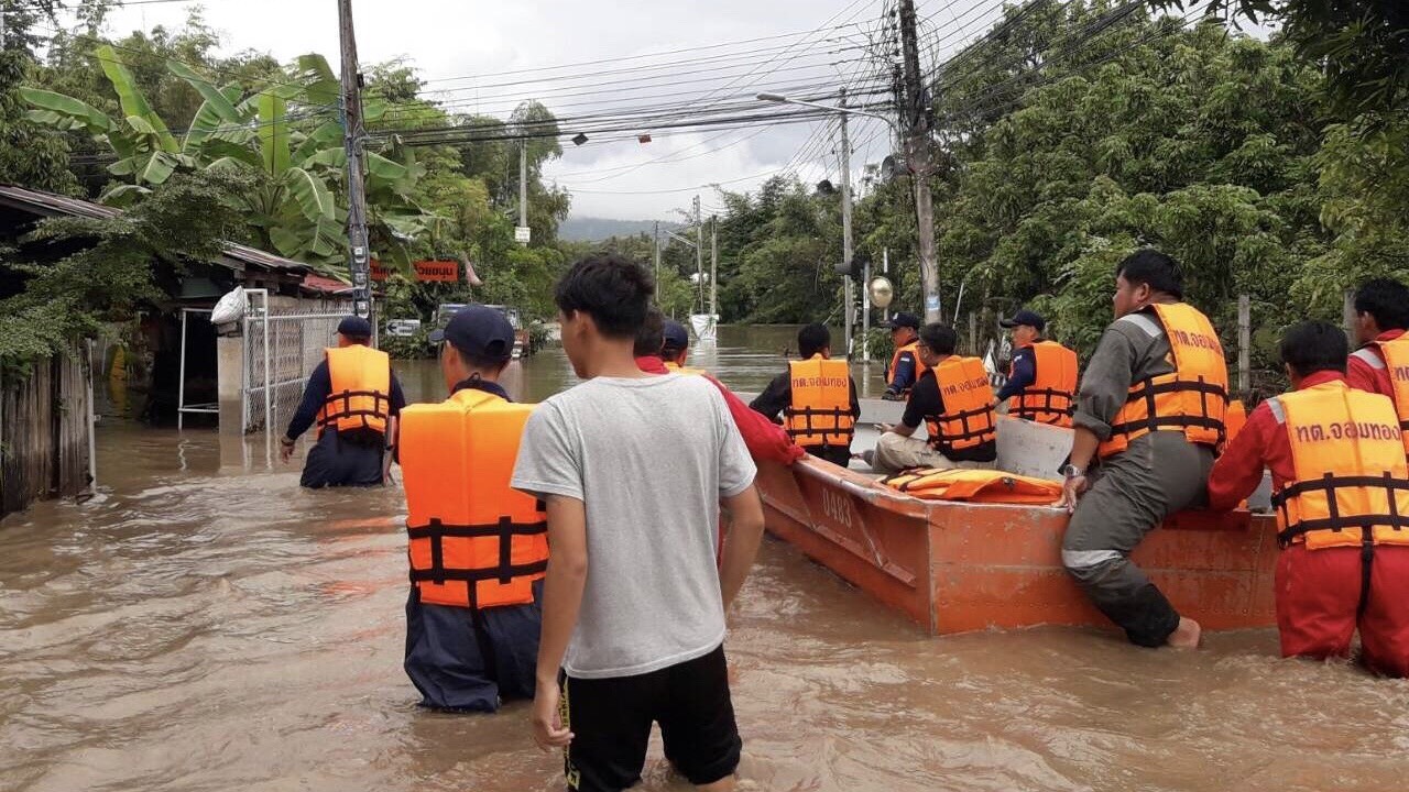 ช่วยเหลือผู้ประสบอุทกภัย น้ำป่าไหลหลากและน้ำล้นตลิ่ง