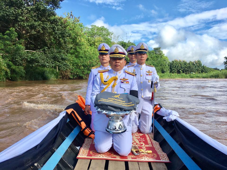 ผบ.ฉก.ร.17 และ ผบ.กกล.รส.จังหวัดแม่ฮ่องสอนร่วมพิธีถวายเพื่อเป็นพระราชกุศล