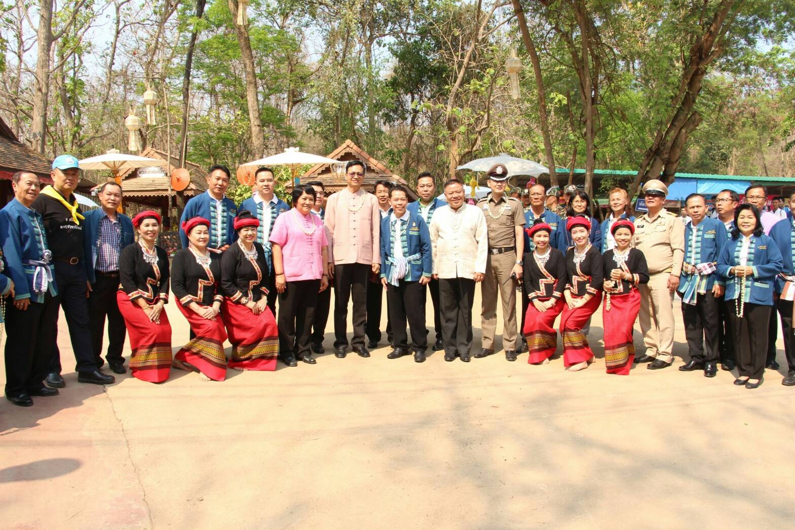 จังหวัดเชียงใหม่ ร่วมกับภาคีเครือข่ายทุกภาคส่วน รณรงค์ป้องกันและลดอุบัติเหตุทางถนนในช่วงสงกรานต์ โดยลงพื้นที่ตรวจเยี่ยมหน่วยบริการ และแจกเอกสารประชาสัมพันธ์ให้ผู้ขับขี่ เตรียมพร้อมอำนวยความสะดวกให้กับนักท่องเที่ยวที่เข้ามาในช่วงหยุดยาว