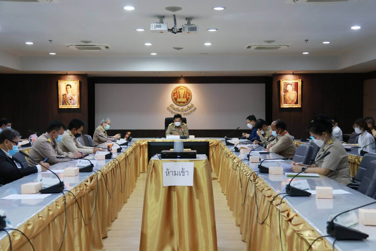 เชียงใหม่ - ผู้ว่าฯ เชียงใหม่ ย้ำทุกอำเภอ ติดตามสถานการณ์โควิด-19 ในพื้นที่อย่างใกล้ชิด