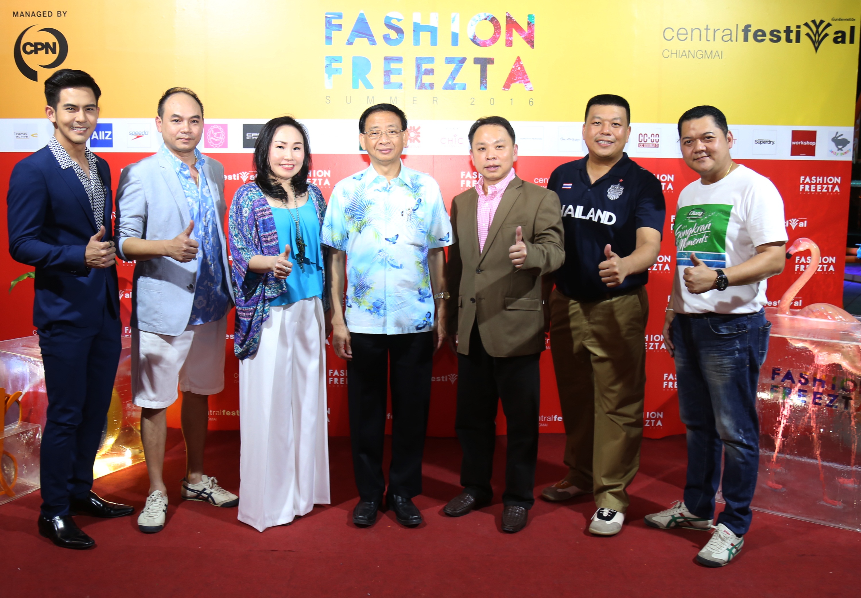 เปิดงาน Summer Fashion Pool Party Sexy Runway