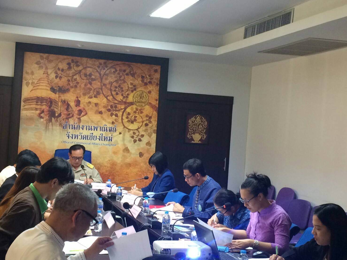 ประชุมหารือเพื่อแก้ไขปัญหาสินค้าการเกษตร