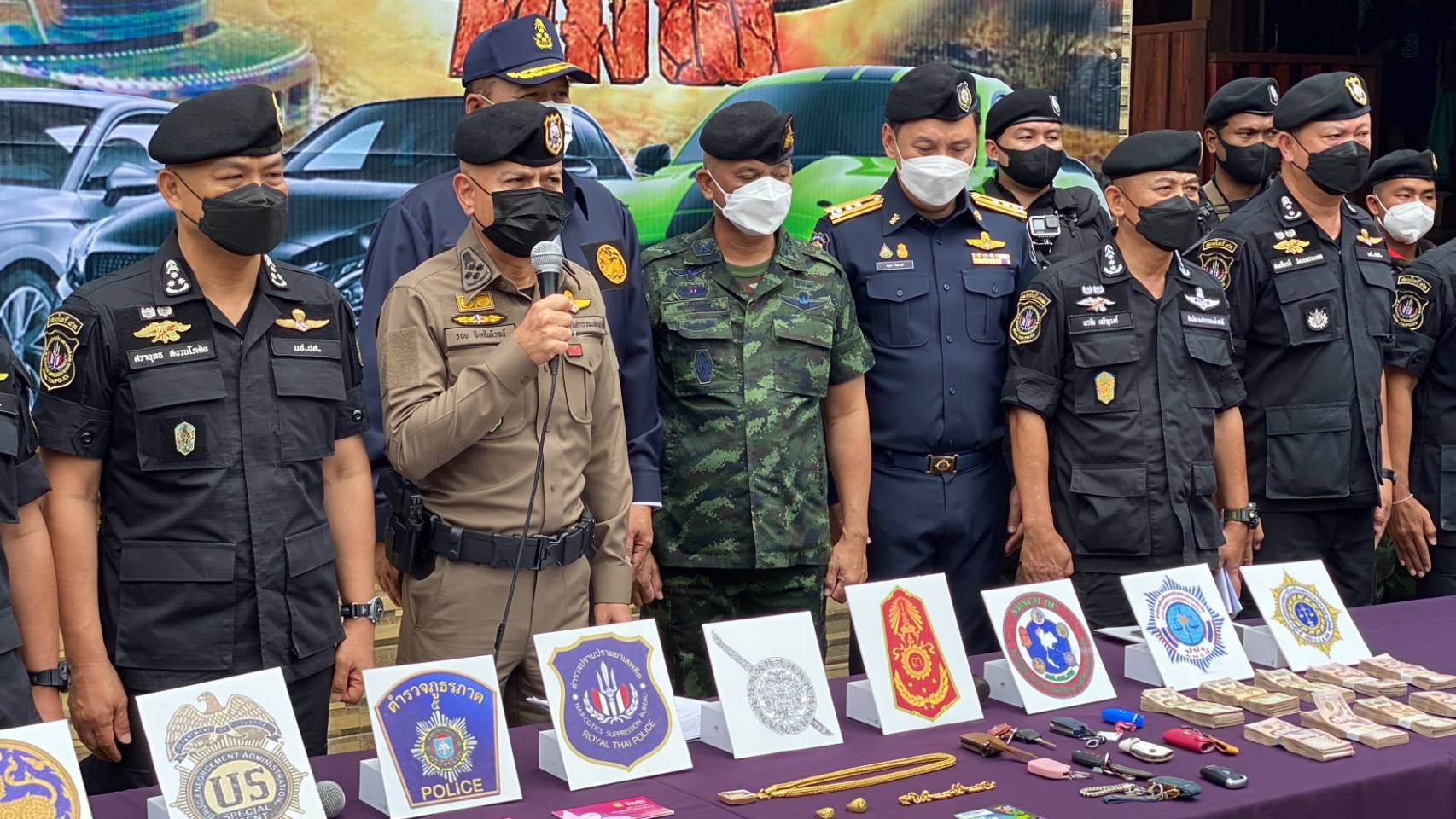 เชียงราย - "รองฯ รอย"แท๊กทีม ผบช ปส. เปิดปฏิบัติการฯบุกค้น 4 เครือข่ายค้ายาฯ ภาคเหนือ รวบตัวระดับผู้สั่งการ ยึดทรัพย์กว่า 60 ล้านบาท